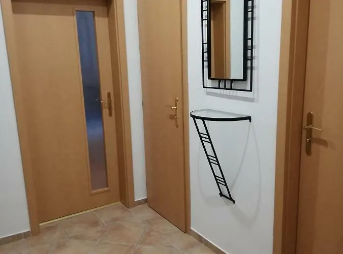 Pod Divadlem Зноймо